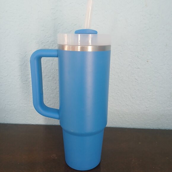 The Quencher H2.0 Flowstate™ Tumbler | 30 OZ Blue - Picture 4 of 12